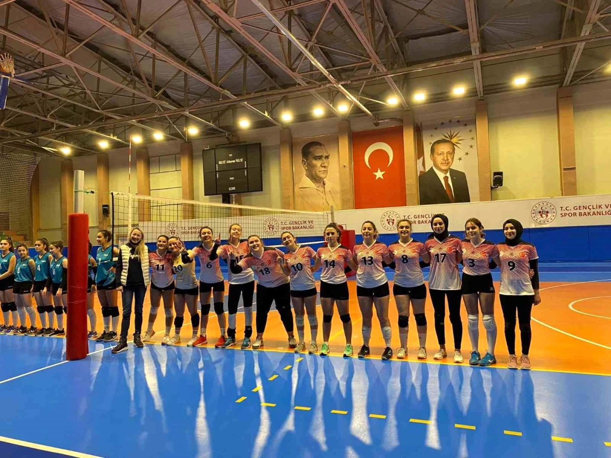 Nevşehir Belediyesi Genç Kızlar Voleybol Takımı il şampiyonu oldu