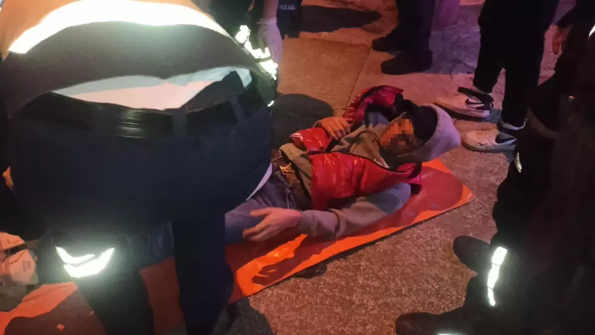 Bursa'da gençlerin kız kavgasında bıçaklar konuştu- Yaralı arkadaşlarını olay yerinde bırakıp kaçtılar