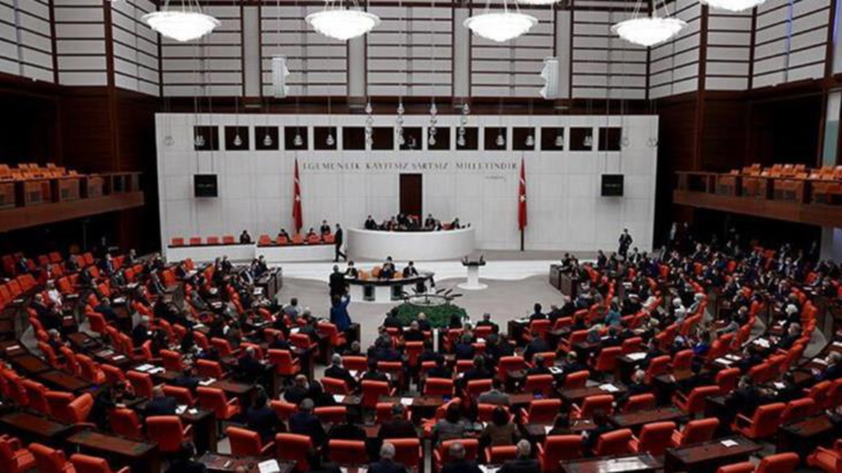 PKK\'lı ile fotoğrafları çıkmıştı! Semra Güzel, perşembe günü savunma yapacak