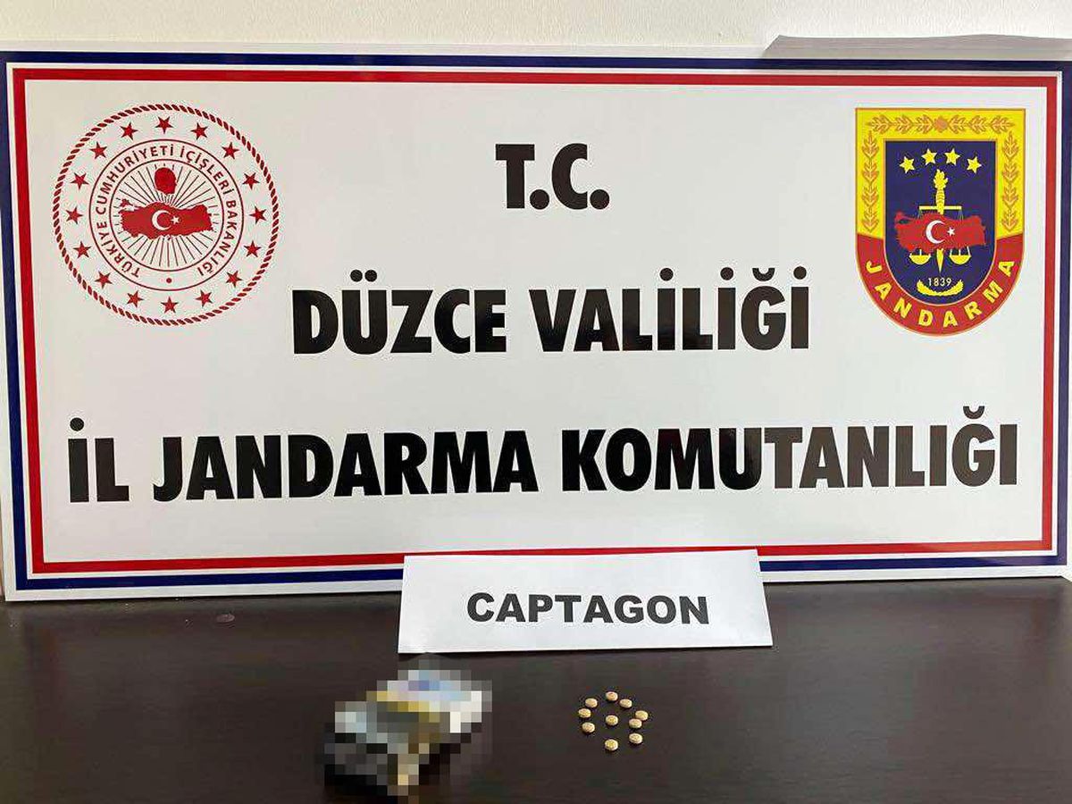 Otoyolda durdurulan araçtan satışı yasak hap çıktı