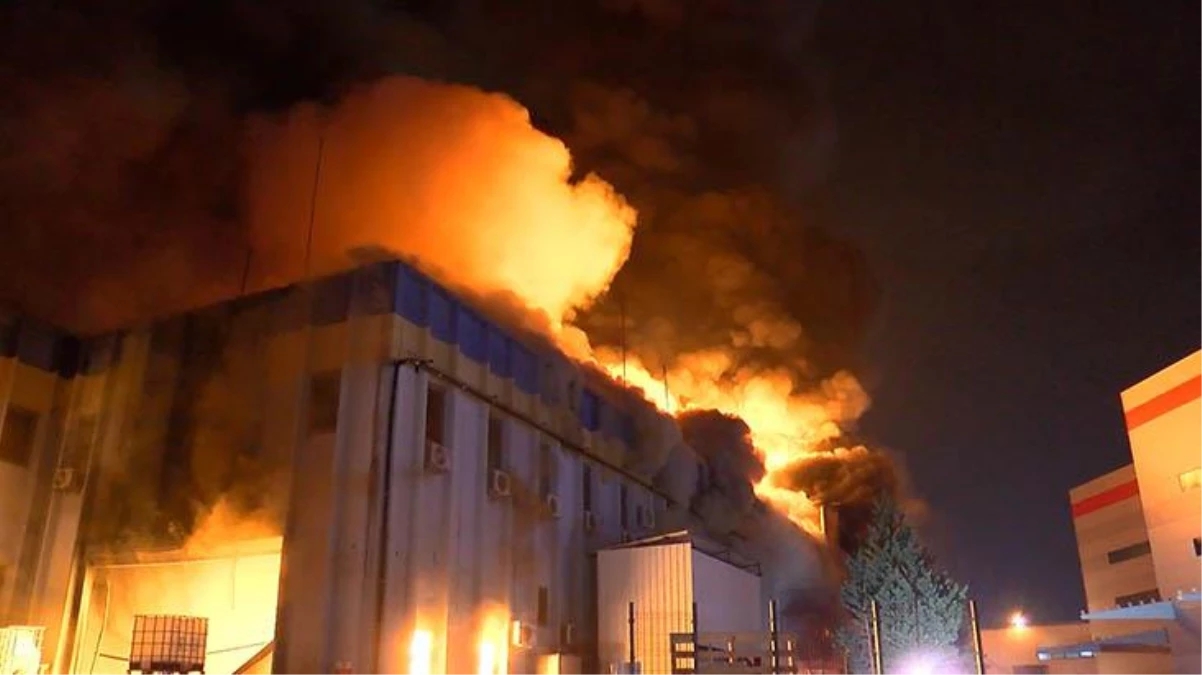 Kimyasal üreten fabrikada yangın çıktı! Bütün bina küle döndü