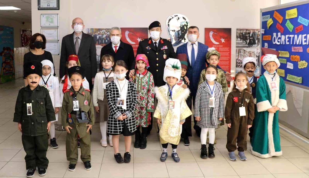 Tuğgeneral Özfidan, öğrencilerle kitap okudu
