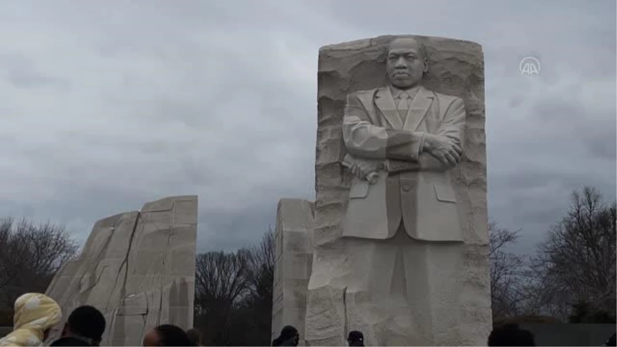 WASHINGTON - Kamala Harris\'in eşi Emhoff\'tan Martin Luther King Jr. Anıtına ziyaret
