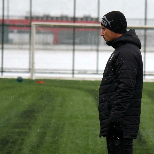 Afyonspor soğuk ve karlı havaya rağmen hazırlıklarını sürdürdü