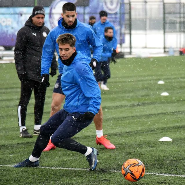 Afyonspor soğuk ve karlı havaya rağmen hazırlıklarını sürdürdü