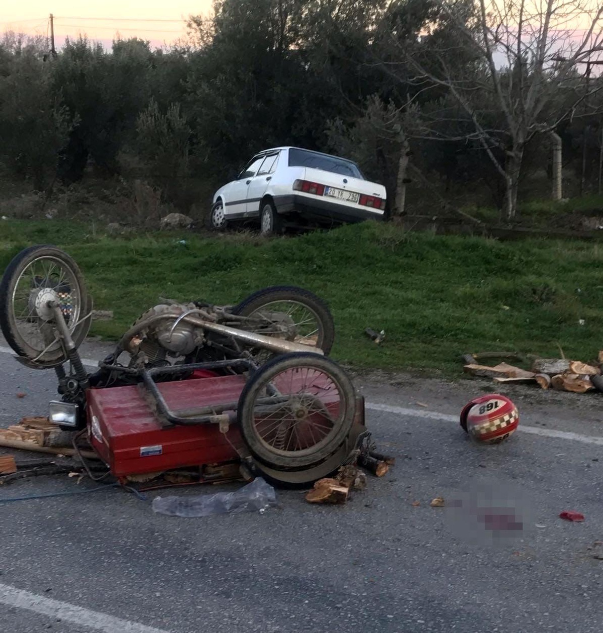 Son dakika 3. sayfa: Alaşehir\'de motosiklet traktöre çarptı: 1 ölü