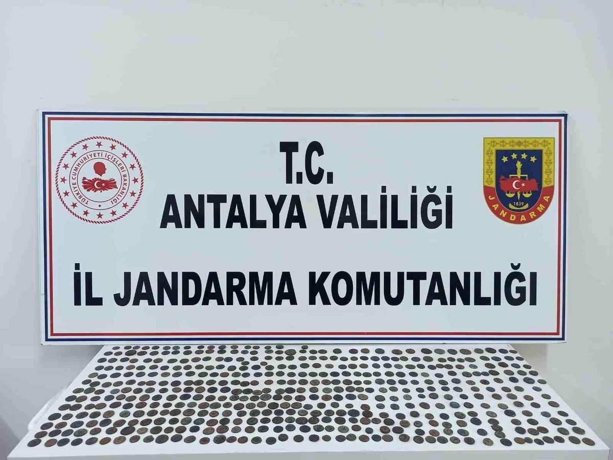 Antalya\'da 474 adet sikke ele geçirildi