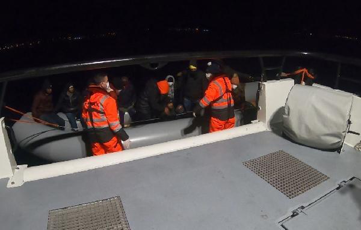 Ayvalık açıklarında 45 kaçak göçmen kurtarıldı