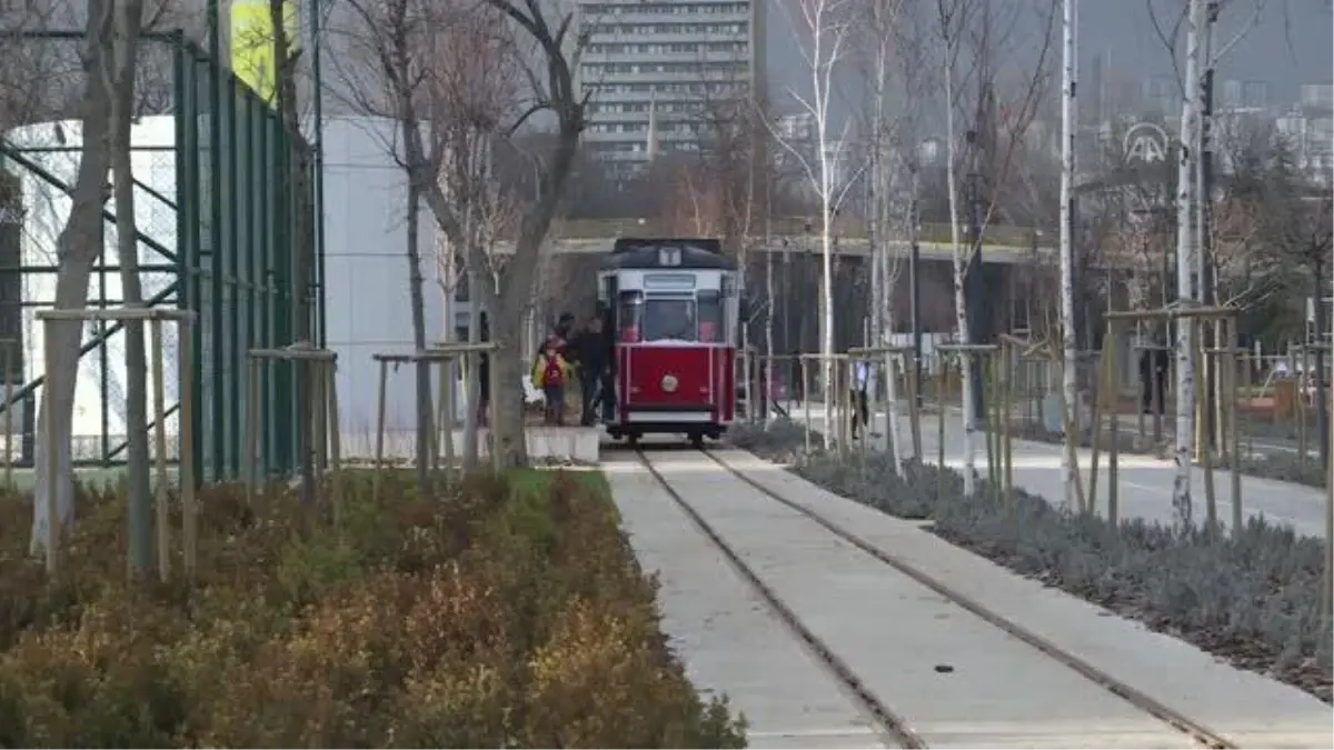 Başkent Millet Bahçesi\'nde "Nostaljik Tramvay" keyfi