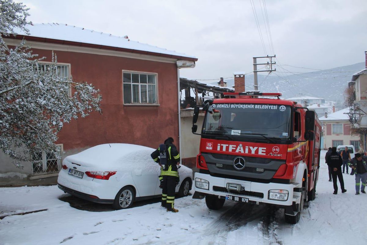 Son dakika haberi! Denizli\'de evde çıkan yangında 80 yaşındaki yaşlı kadın hayatını kaybetti
