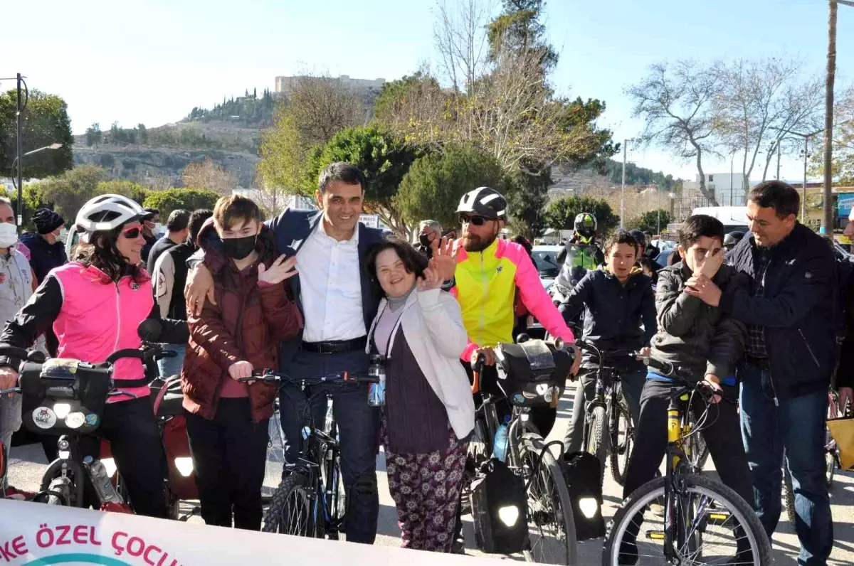 Son dakika haberi... Down sendromlu ve otizmli çocuklar için 8 bin 500 kilometre pedal çevirdiler