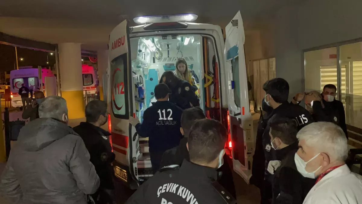 Polis memuru kazara kendisi ile iki arkadaşını yaraladı