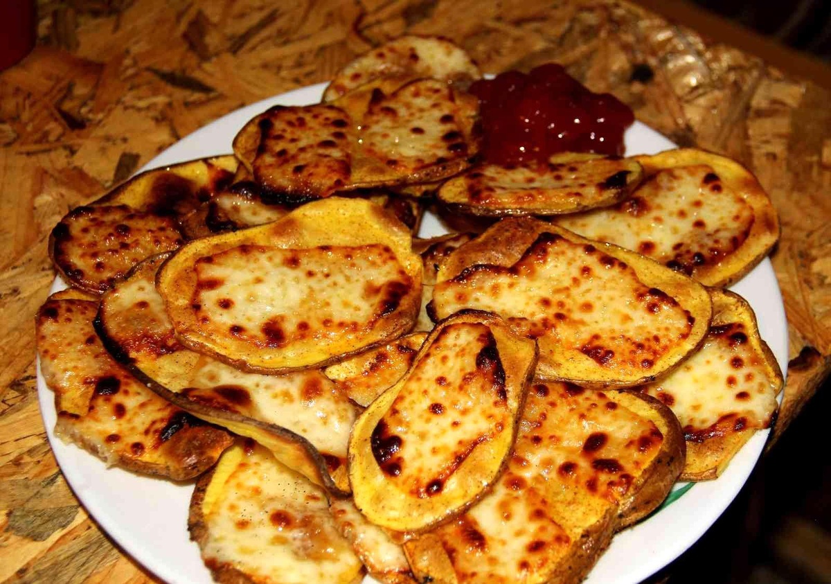 Erzincan\'da soğuk kış gecelerinin vazgeçilmez lezzeti kaşarlı patates