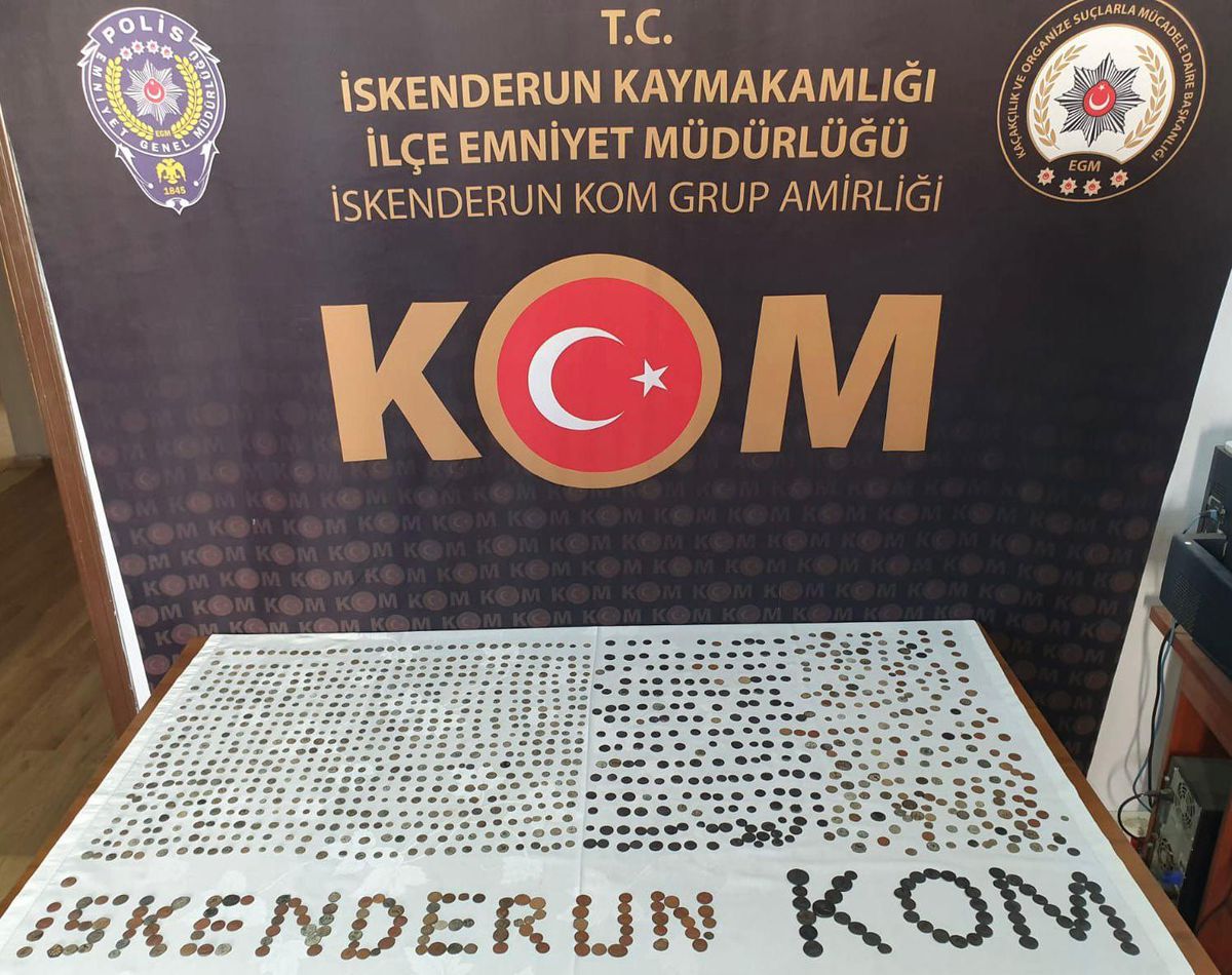 Hatay'da otomobilde 1206 bronz ve gümüş sikke ele geçirildi