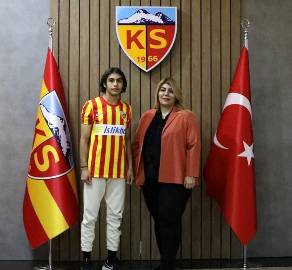 Hayrullah Erkip imzayı attı