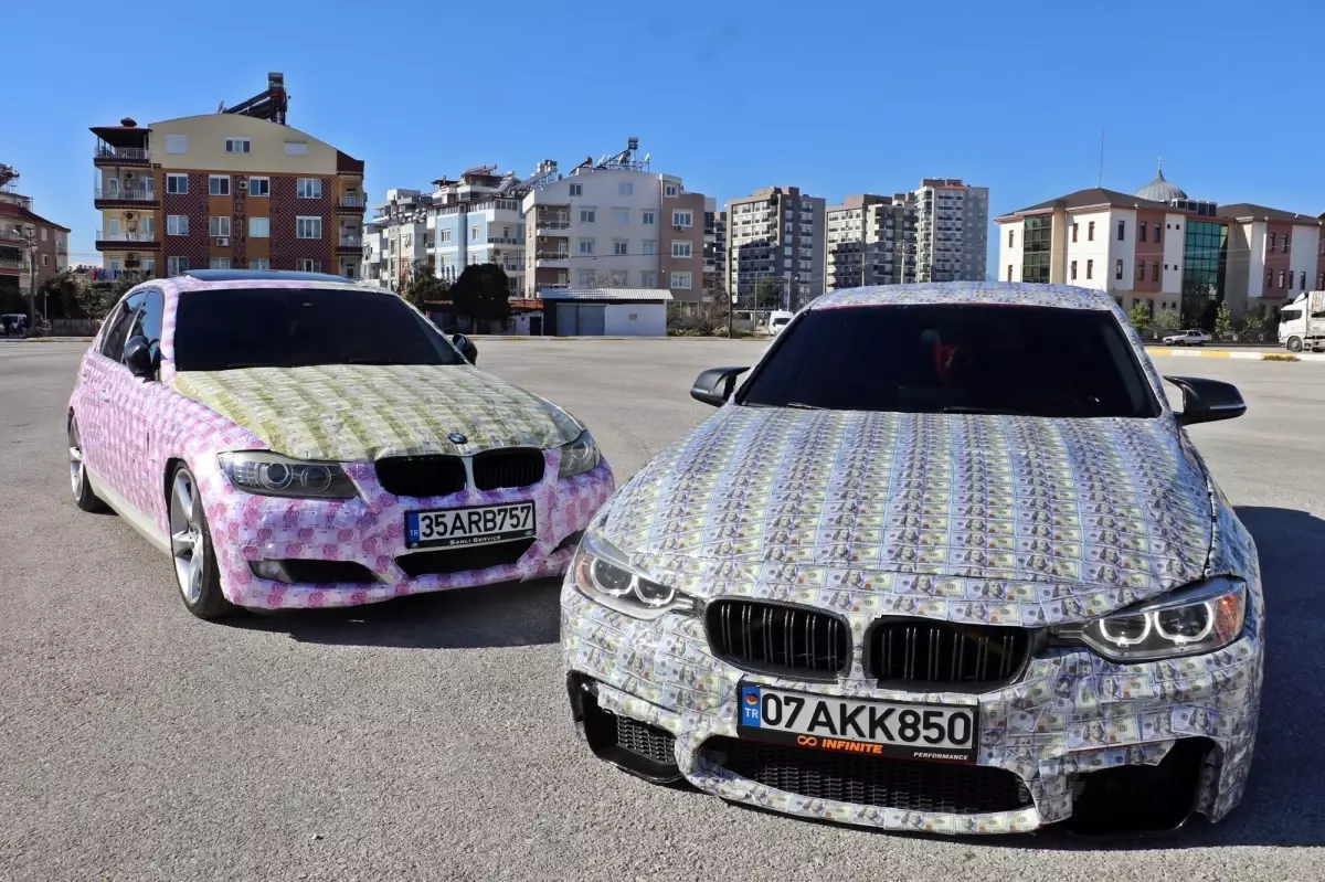 İki kafadar araçlarını dolar ve euro ile kapladı, görenler şaşırıp kaldı