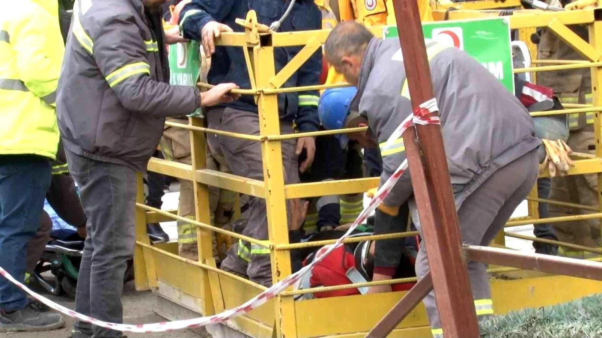 Kadıköy\'de 25 metreden metro inşaatına düşen işçi ağır yaralandı