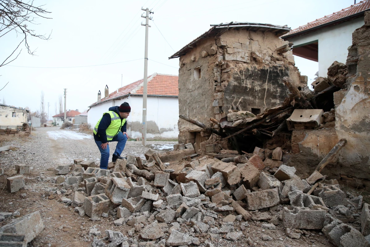 Kayseri\'deki depremin hasar tespit çalışmaları sürüyor