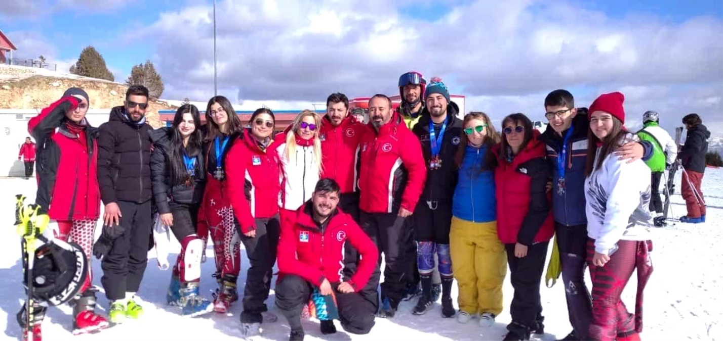 Kayserili kayakçılar Erzincan\'dan madalyalar ile döndü
