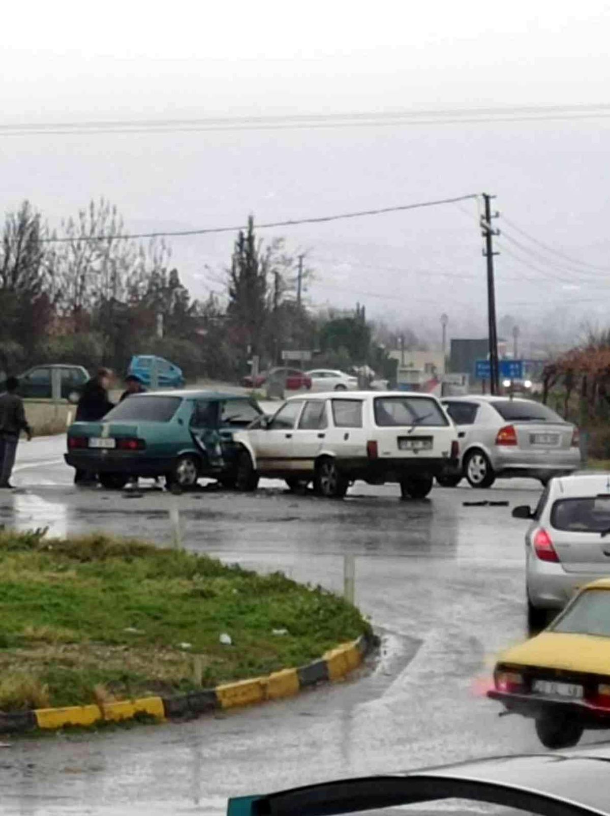 Son dakika haberleri! Manisa\'da trafik kazası: 4 yaralı