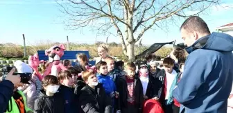 Miniklerden sokak hayvanlarına anlamlı destek