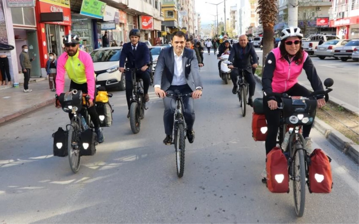 Otizmli ve down sendromlu çocuklar için pedal çeviren Fransız çift Mersin\'e geldi