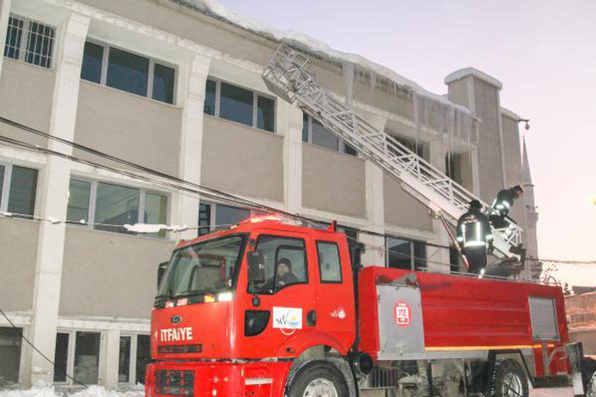 Özalp, eksi 35 dereceyle dondu - Yeniden