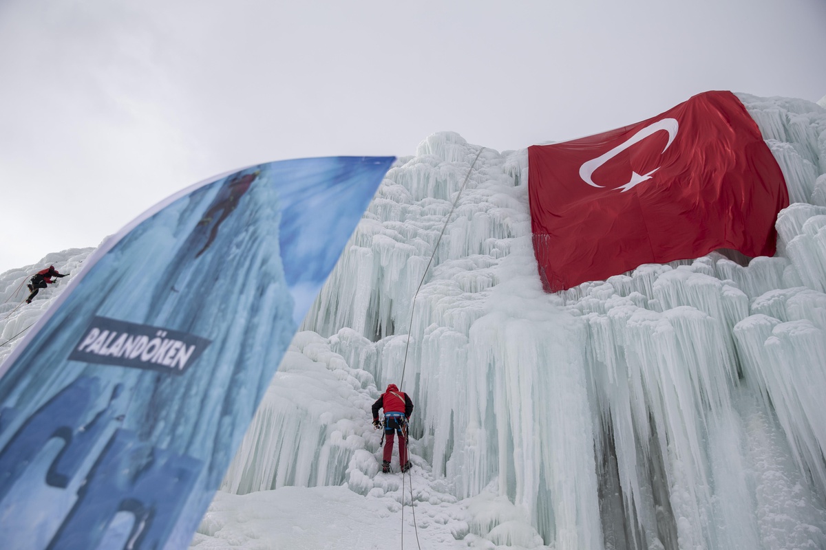 Palandöken Buz Tırmanış Festivali sürüyor