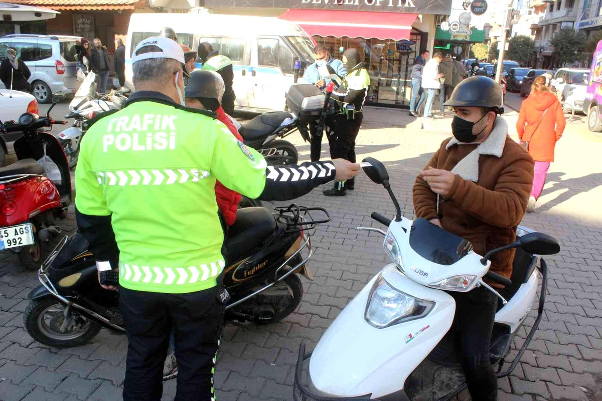 Salihli\'de trafik ekiplerinden motosiklet uygulaması