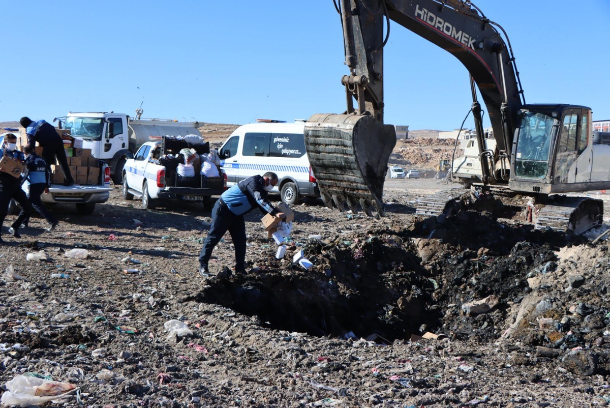 Şanlıurfa\'da son kullanma tarihi geçmiş 6,5 ton gıda imha edildi