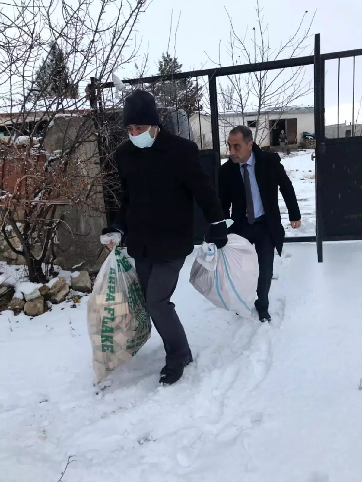 Son dakika haberleri... Şehit annesinin odun ve gıda ihtiyacı anında karşılandı