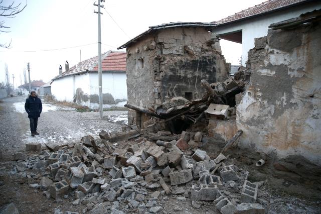 Son dakika: Kayseri'de 4,9 büyüklüğünde deprem! Maddi hasar oluştu, sarsıntı çevre illerde de hissedildi