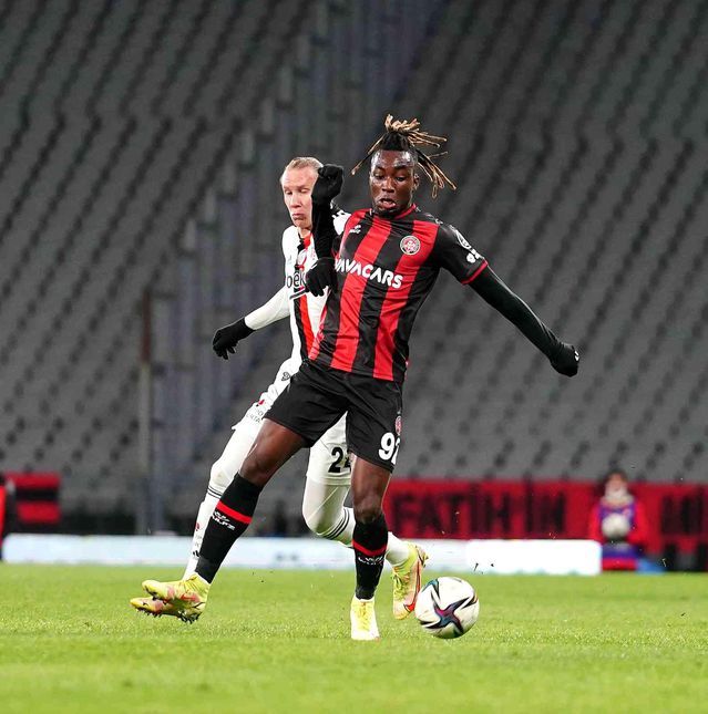Spor Toto Süper Lig: Fatih Karagümrük: 0 Beşiktaş: 1 (İlk yarı)