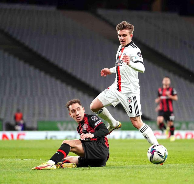 Spor Toto Süper Lig: Fatih Karagümrük: 0 Beşiktaş: 1 (İlk yarı)