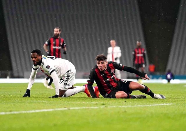 Spor Toto Süper Lig: Fatih Karagümrük: 0 Beşiktaş: 1 (İlk yarı)