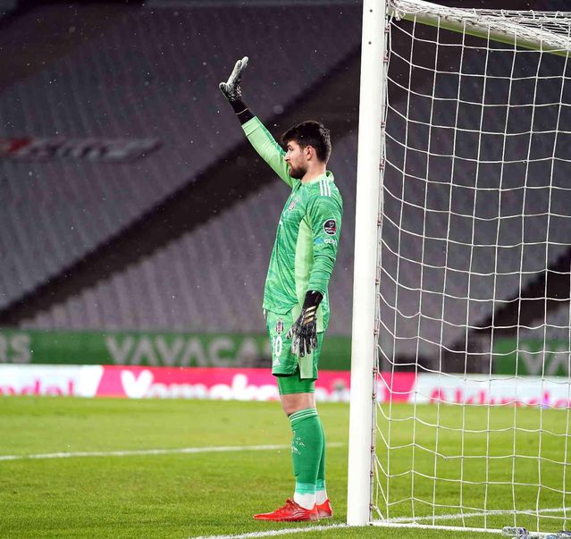 Spor Toto Süper Lig: Fatih Karagümrük: 0 Beşiktaş: 1 (İlk yarı)