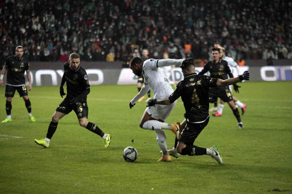 Spor Toto Süper Lig: Konyaspor: 0 - Adana Demirspor: 0 (İlk yarı)