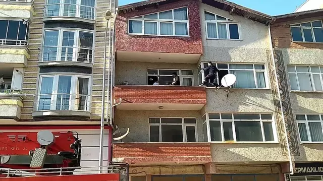 Metrelerce yükseklikte can pazarı! İntiharı engellemek için balkondan balkona atladı