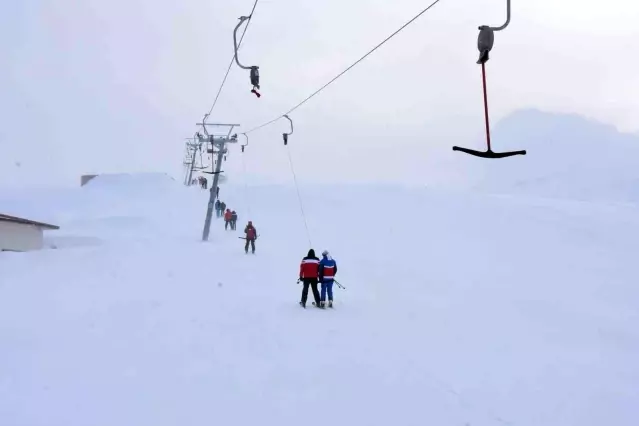 Türkiye'de bir ilk, Bitlis Eren Üniversitesi kampusu içinde kayak tesisi açıldı