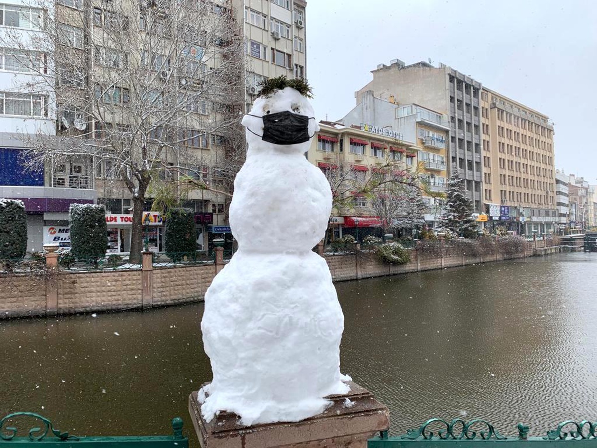 Vatandaştan kardan adamlı maske göndermesi