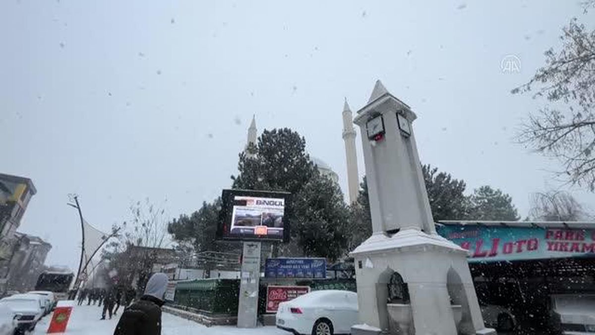 Karaman'da kar nedeniyle okullar yarın tatil edildi