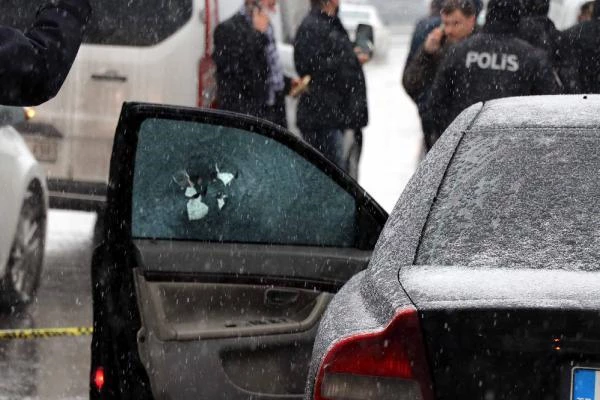 Son dakika: Adliye çıkışı taciz ettiği kadının kocası tarafından vurulan sanık öldü