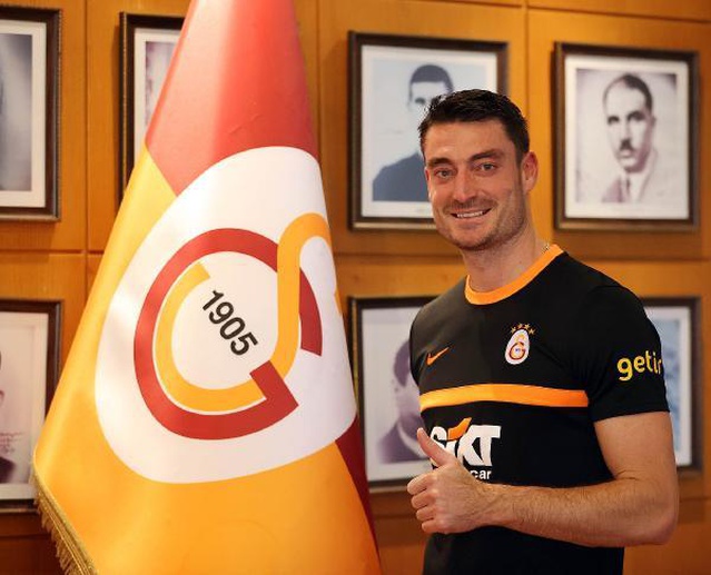 Albert Riera, Galatasaray'da yardımcı antrenörlük görevine getirildi