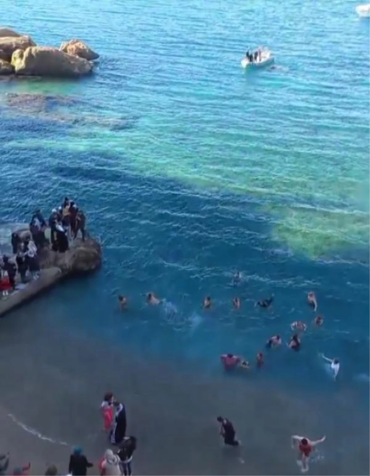 Antalya\'da denizden haç çıkarma töreni
