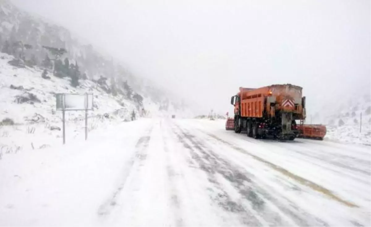 Antalya'yı Konya'ya bağlayan yol, 12 saatte ulaşıma açıldı