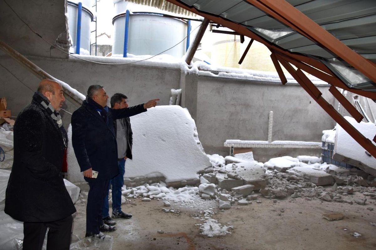 Başkan Sadıkoğlu'ndan, esnafa geçmiş olsun ziyareti