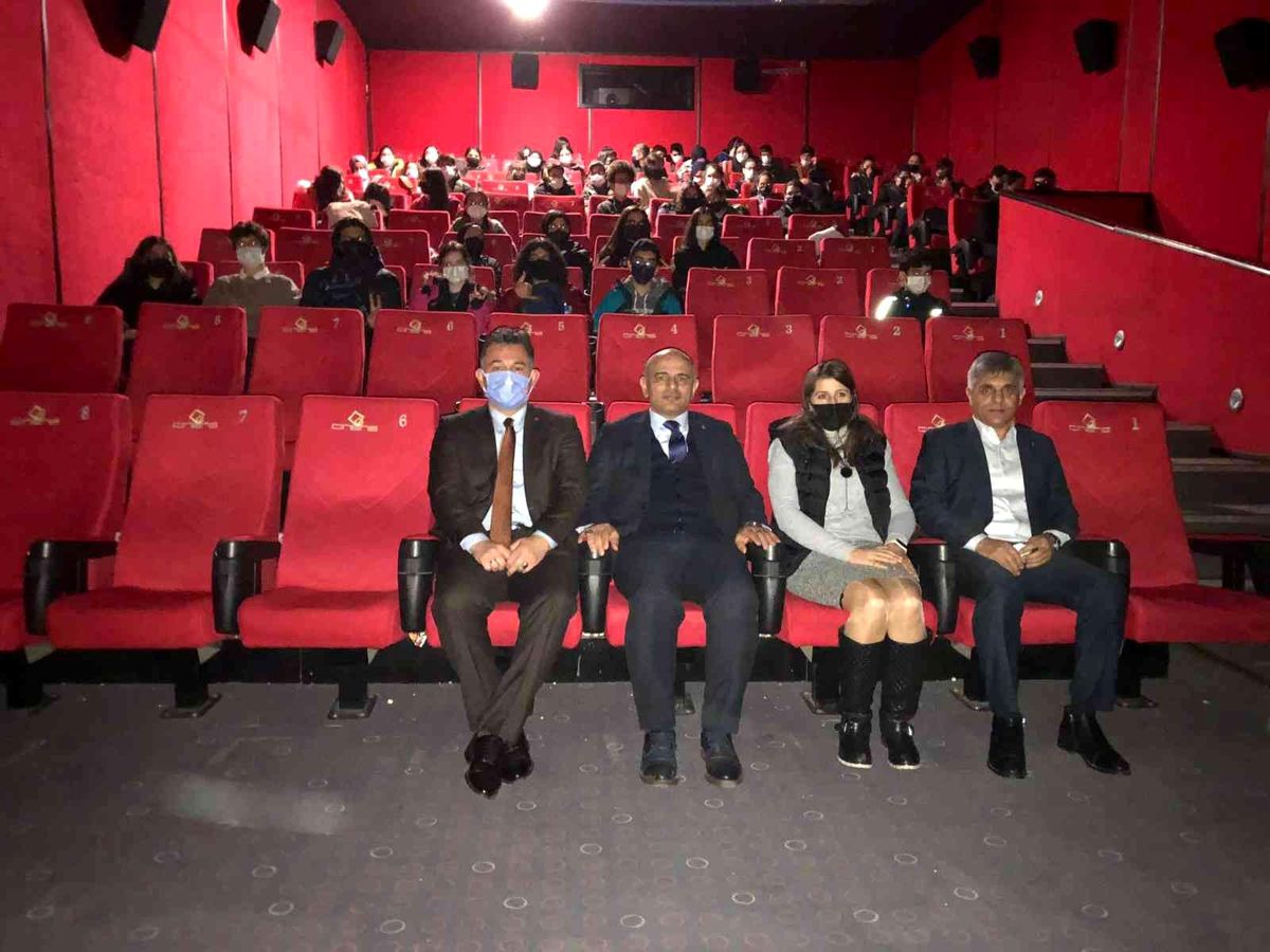 Başkan Söğüt, öğrencilerle birlikte Keşişme\'yi izledi