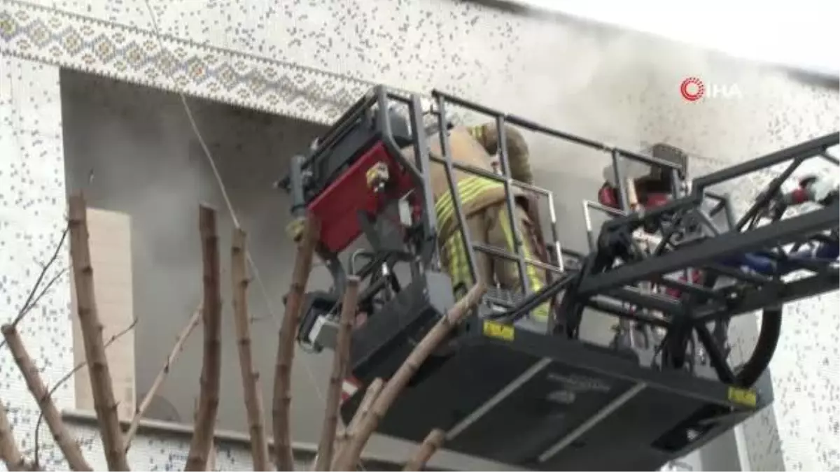 Son dakika haberi! Bayrampaşa'da korkutan yangın, evde uyuyan çocukları vatandaşlar kurtardı