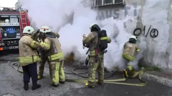 BEYOĞLU'NDA YANGIN ÇIKAN BİNADAKİ KADIN BİRİNCİ KATTAN ATLADI