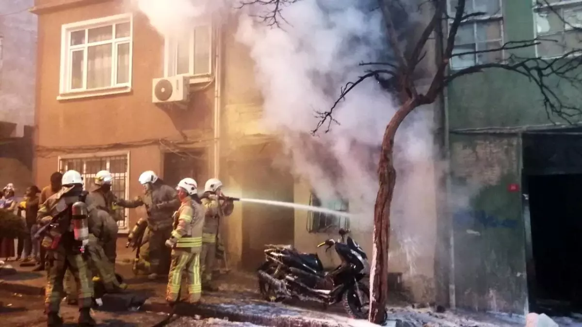 Beyoğlu\'nda yangın paniği